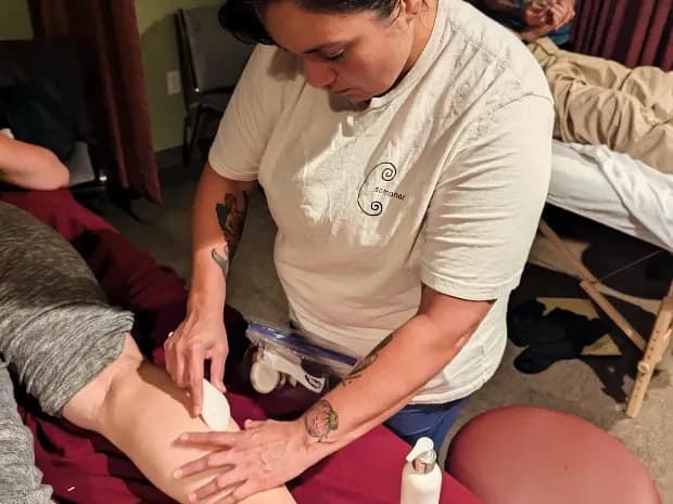 Targeted tool-assisted work on a client's leg